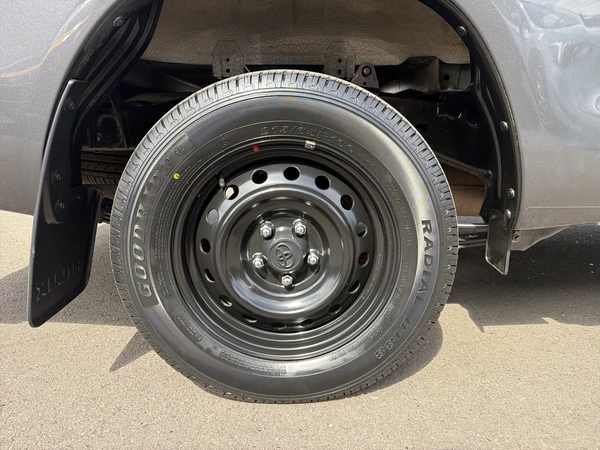 2016 Toyota Hilux Workmate Auto 4x2 Rear Wheel Drive